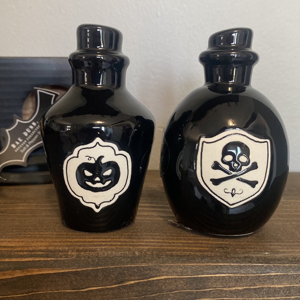 BWT Rae Dunn potion bottle salt and pepper shakers